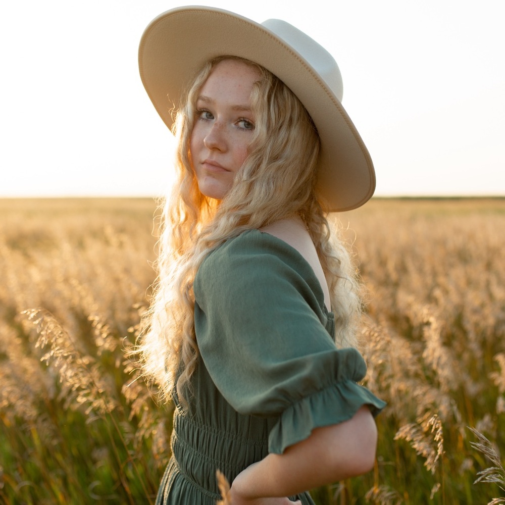 SENIOR PICTURE HAT!!